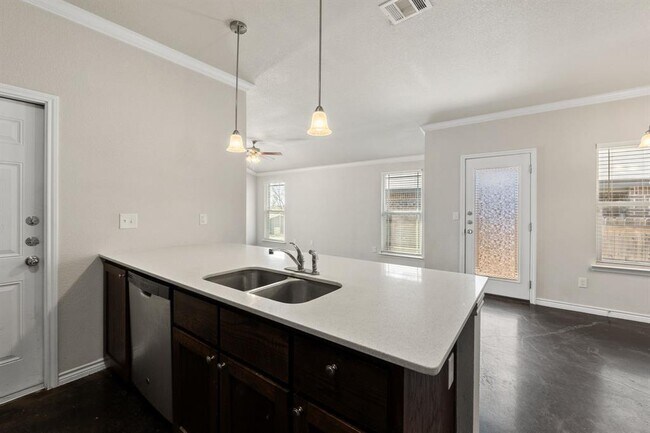 Building Photo - 917 Ramblewood St