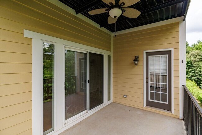 Building Photo - 350 Wood Lake Dr