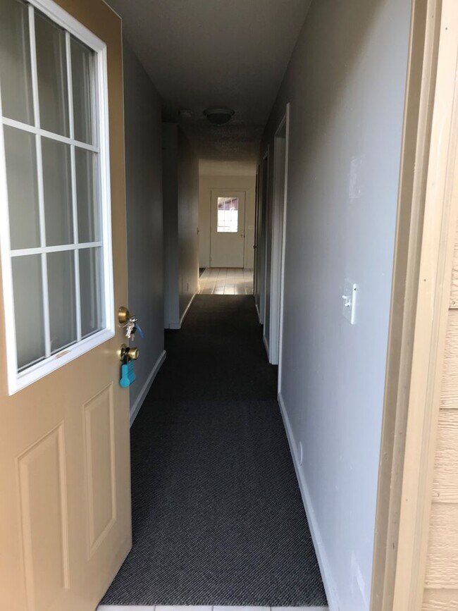 Building Photo - 3 Bedroom, Single-story Townhomes for rent in Des Moines IA