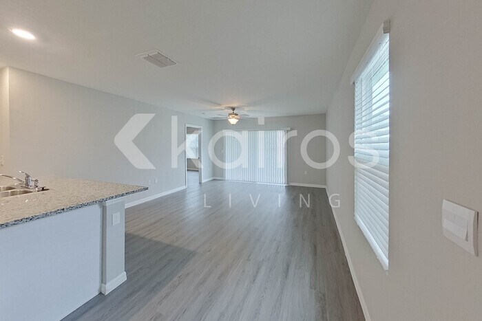 Building Photo - 8710 SW 44th Ct