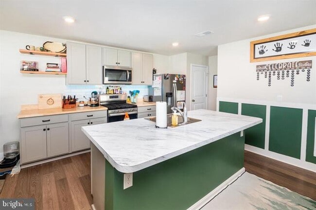 Building Photo - 454 Currant Cir