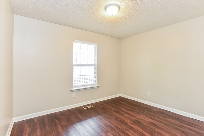 Building Photo - 503 Dunhill Ct