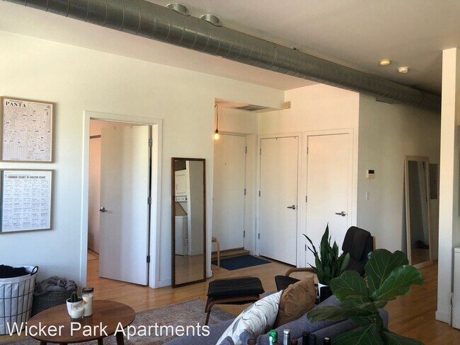 Building Photo - 1250 N Damen Ave