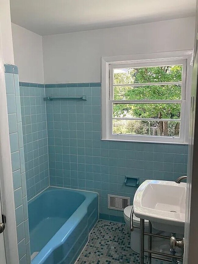 Building Photo - Peaceful home in Forest Acres!