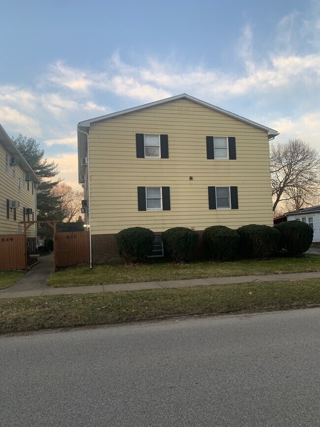 front of building - 837 E 3rd St