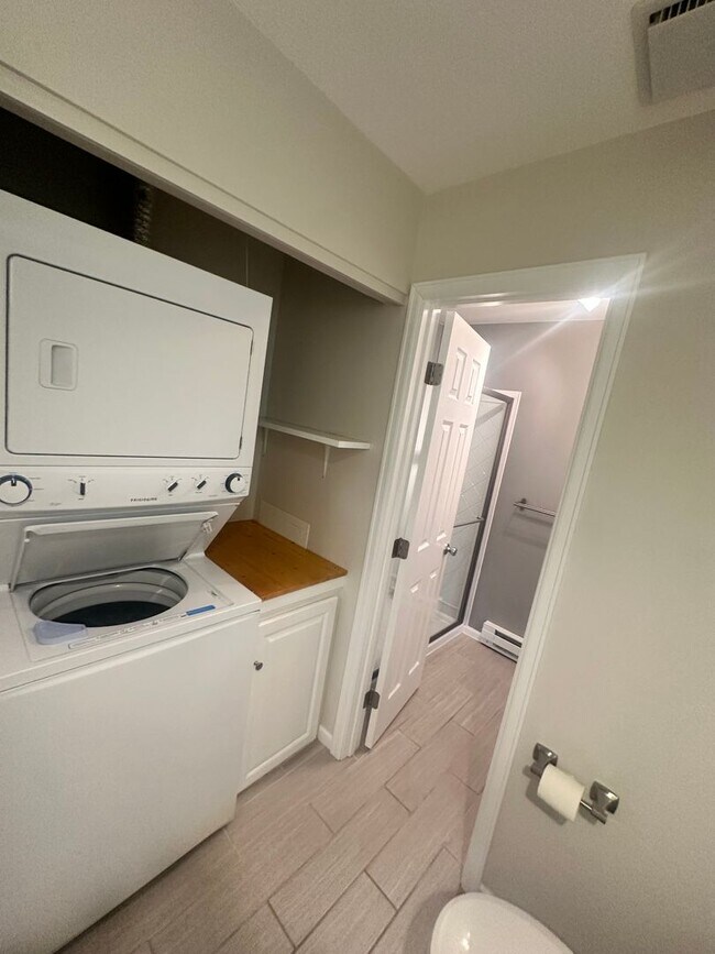 Building Photo - Rolling Green Townhome