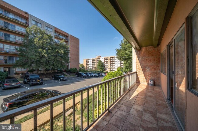 Building Photo - 5801 Quantrell Ave