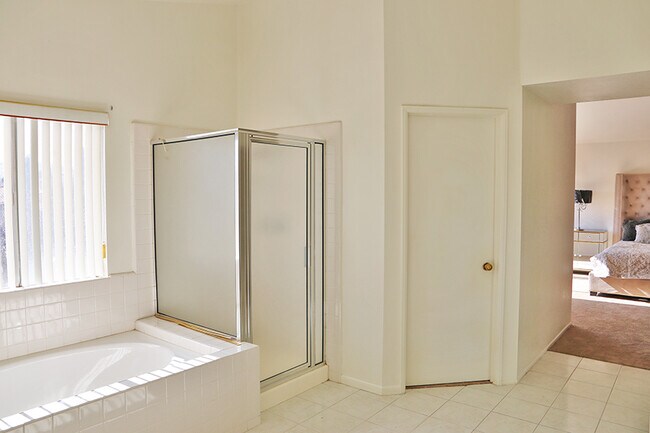 Building Photo - 3112 Caminito Ln