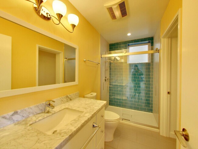 Building Photo - Stunning 4BR/3BA Home with Office, Laundry...