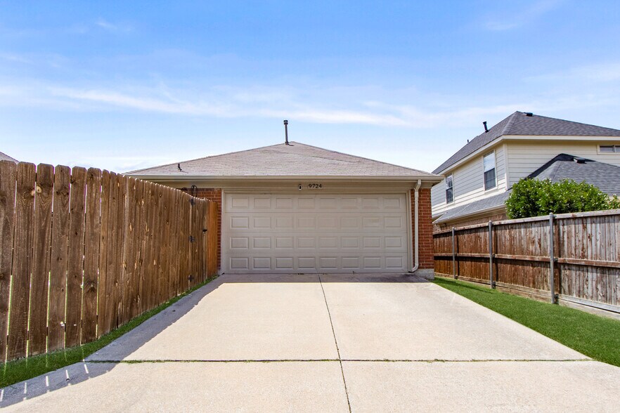 Building Photo - 9724 Preston Vineyard Dr