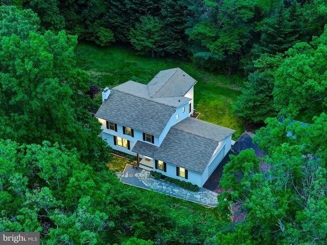 Building Photo - 1225 E Piney Hill Rd