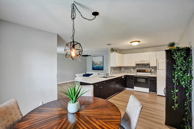 Building Photo - 1095 Miami Blvd