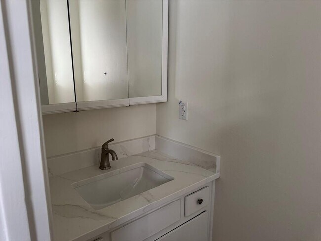 Building Photo - 6507 Middleham Pl