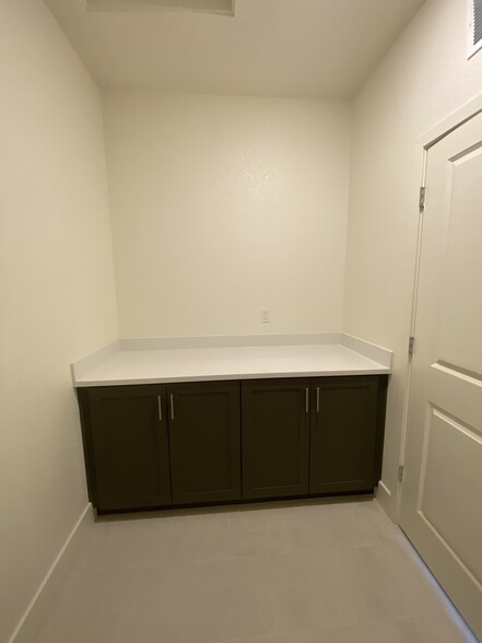 Building Photo - 2466 Elan Dr