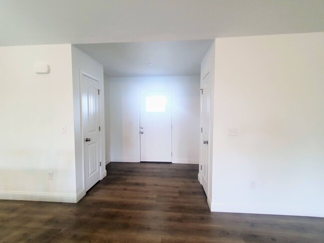 Building Photo - Beautiful home close to post