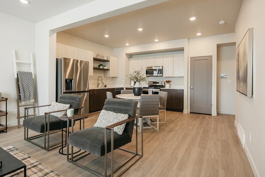 Building Photo - Rise Townhomes