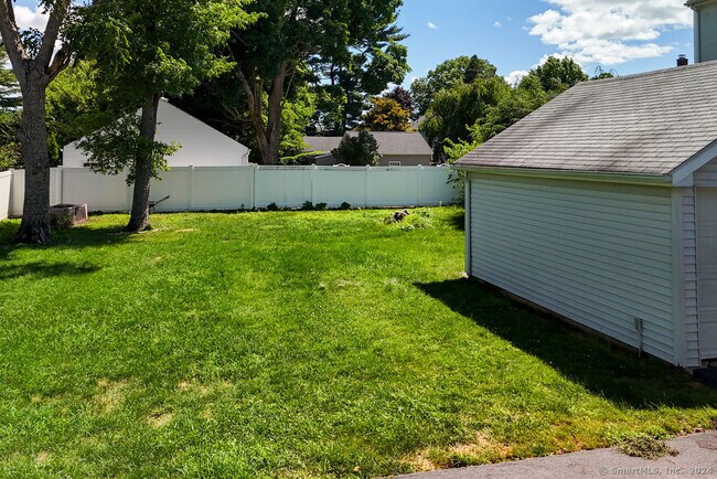 Building Photo - 1175 New Britain Ave