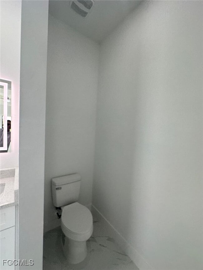 Building Photo - 1022 Candlelight Dr