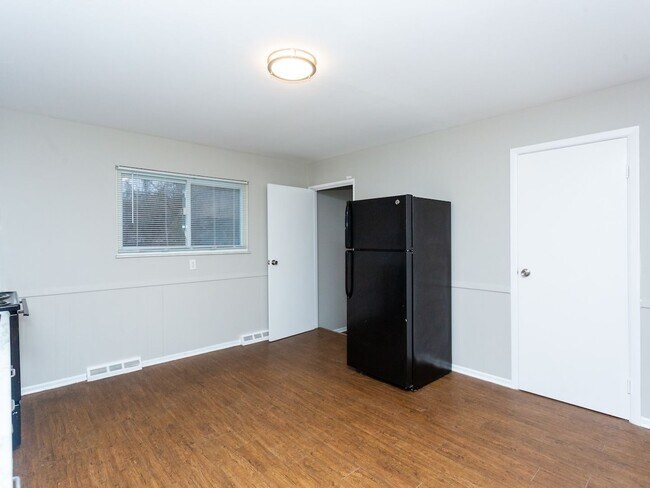 Building Photo - Charming 3 Bed 1 Bath Home