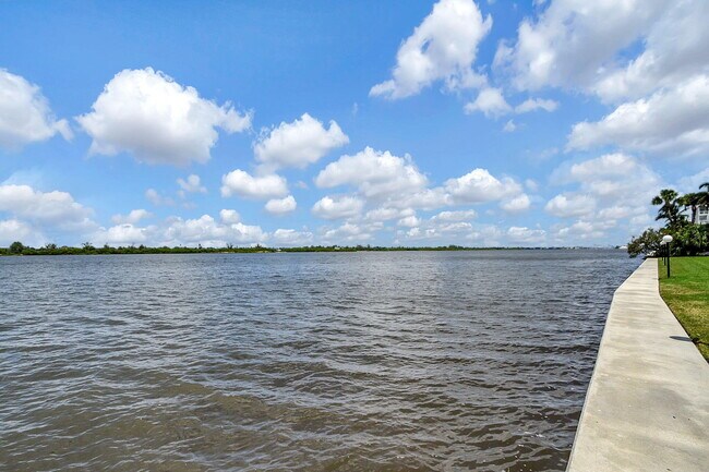 Building Photo - 2840 S Ocean Blvd