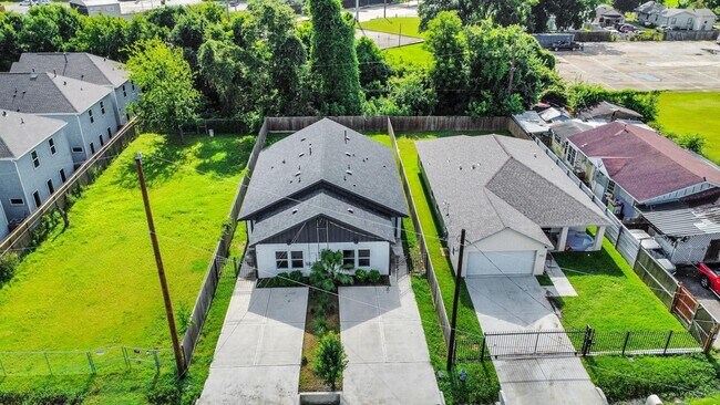 Building Photo - 7502 Sandle St