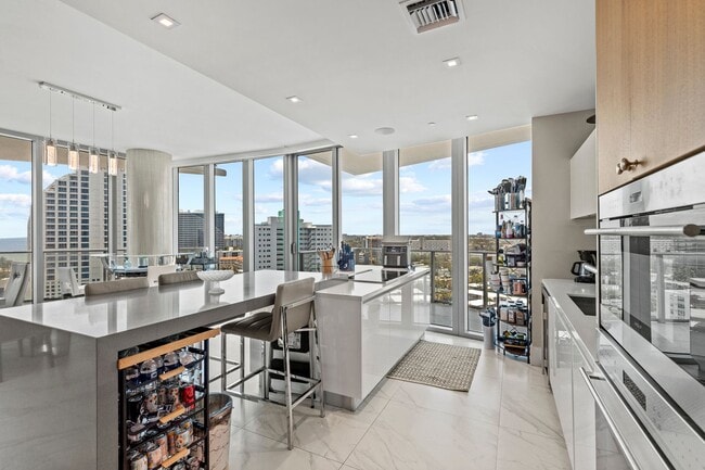 Building Photo - Luxury Beachfront Living at Its Finest – Fully Furnished Condo in Prime Fort Lauderdale Location!