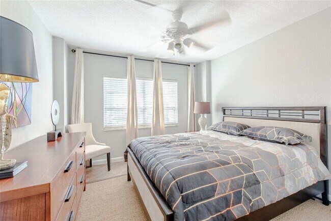 Building Photo - 1831 NE 38th St