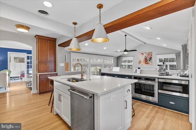 Building Photo - 2412 N Columbus St