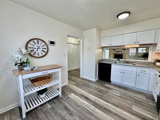 Building Photo - 3-Bedroom Townhome Ready NOW!! Completely Updated - Fenced Backyard - Exterior Storage!