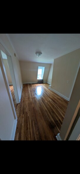 Building Photo - 1 Pomfret Rd