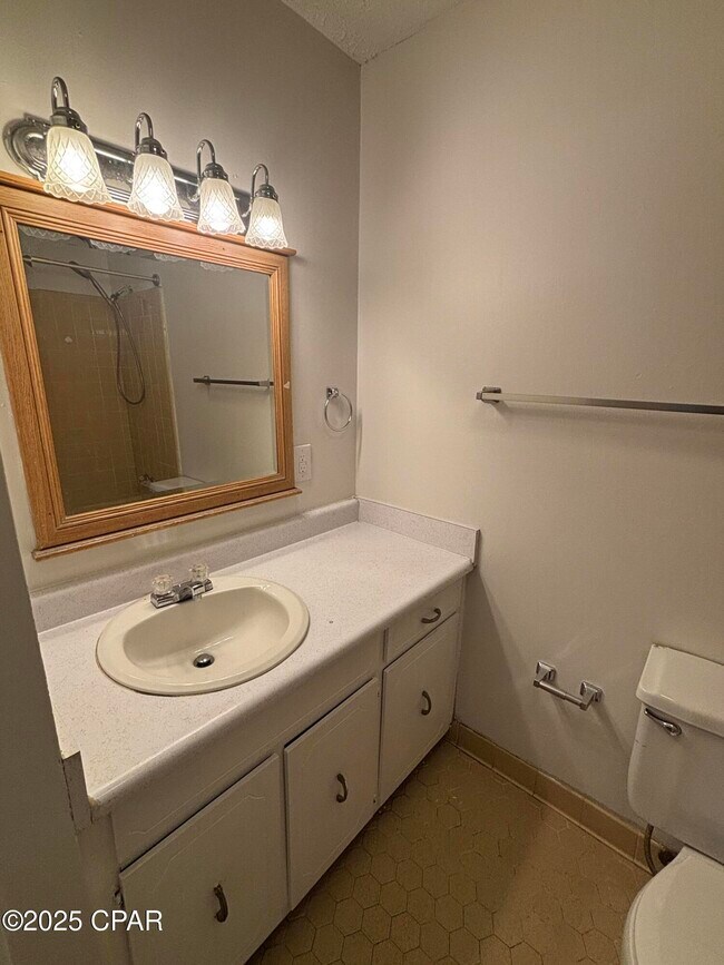 Building Photo - 3903 W 22nd St