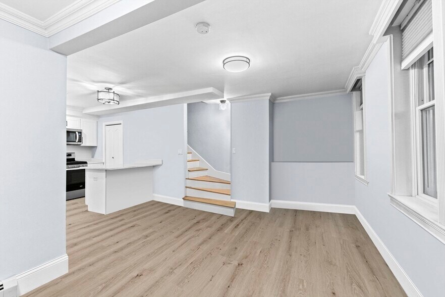 Building Photo - 450 E 3rd St
