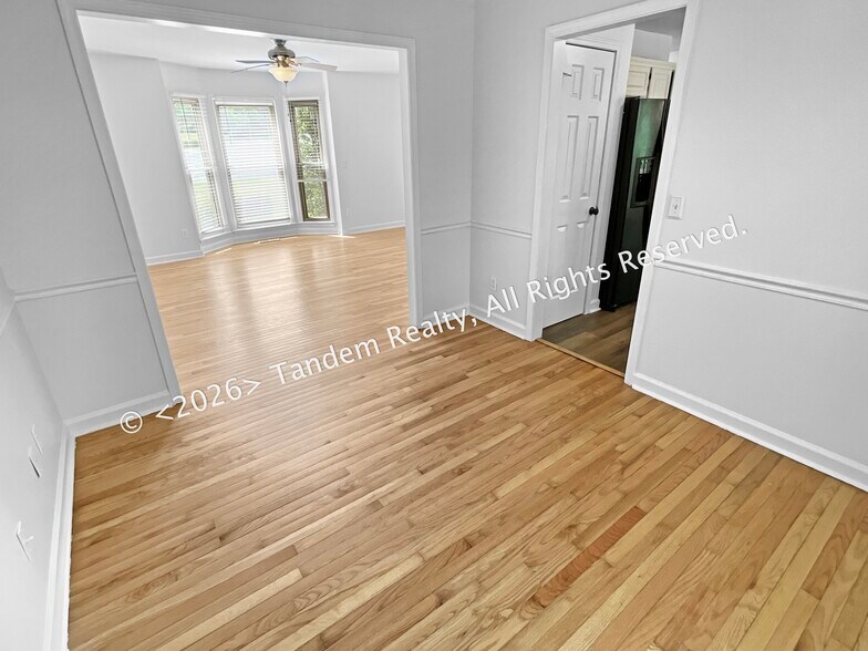 Building Photo - 309 Oakcrest Ct