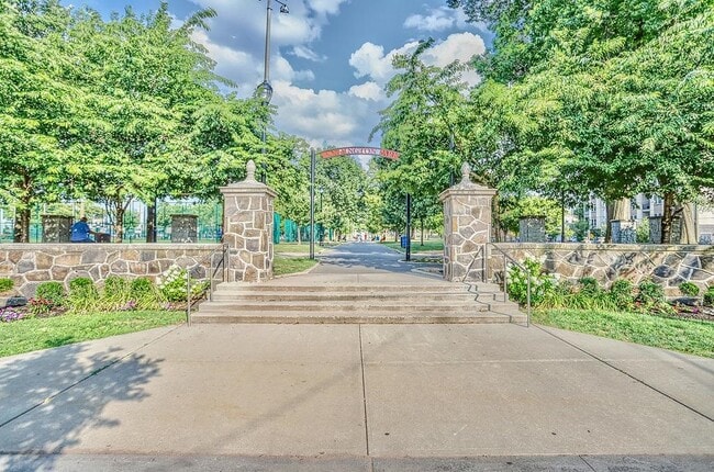 Building Photo - 502 Central Ave