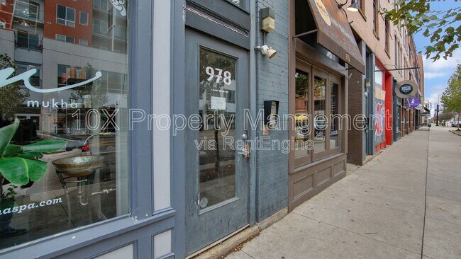 Building Photo - 978 N High St