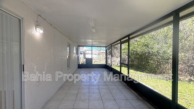 Building Photo - 10827 Laxton St