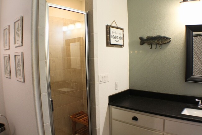 Building Photo - CANYON LAKE HILLS