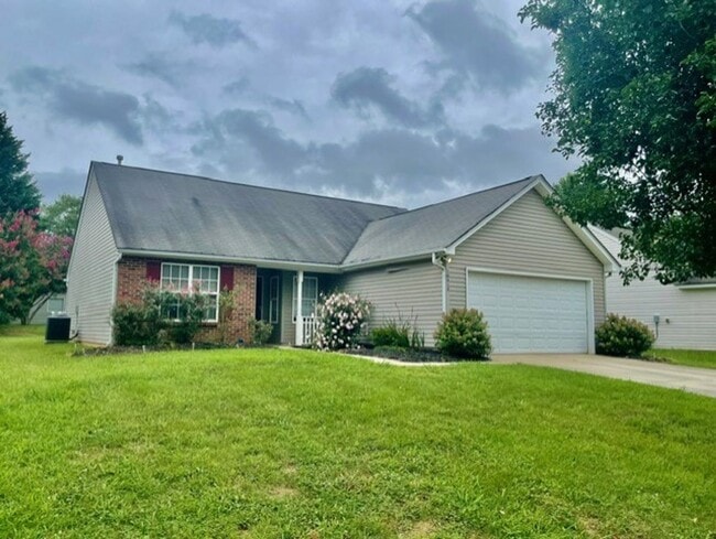 Primary Photo - Must see this Adorable 3 bedroom 2 bath 2 ...