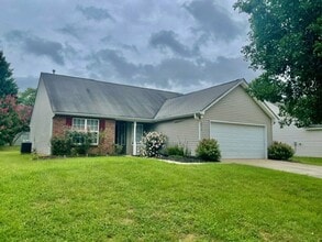 Building Photo - Must see this Adorable 3 bedroom 2 bath 2 garage home . Located in the Reedy Creek Plantation