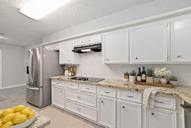 Building Photo - 7107 Plaza Del Sol Dr