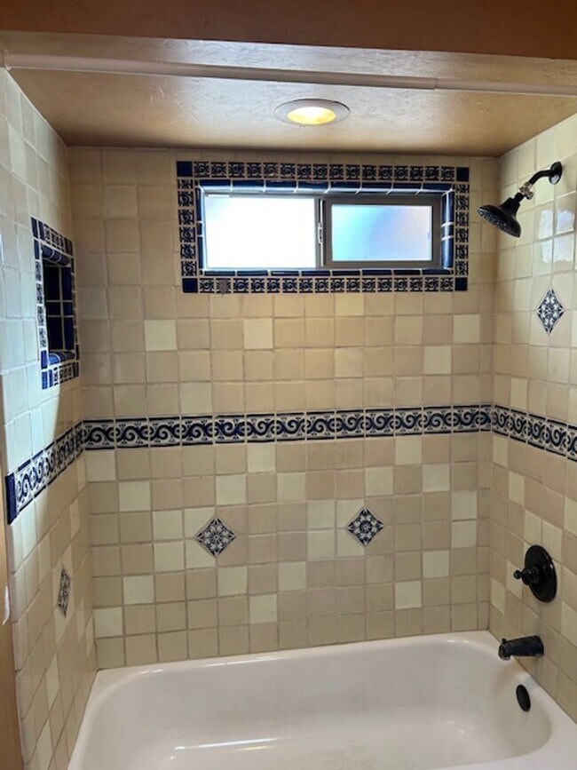 Building Photo - 2 Bedrooms PLUS Den NW Tucson