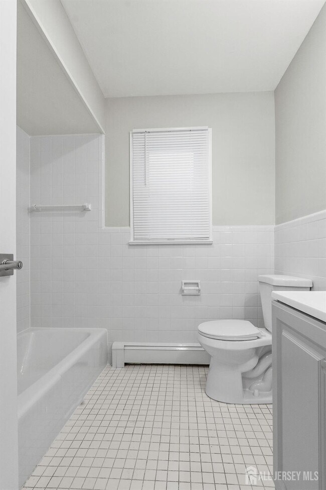 Building Photo - 382 Cator Ave