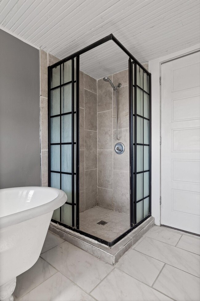 Building Photo - 207 Culberson Ave