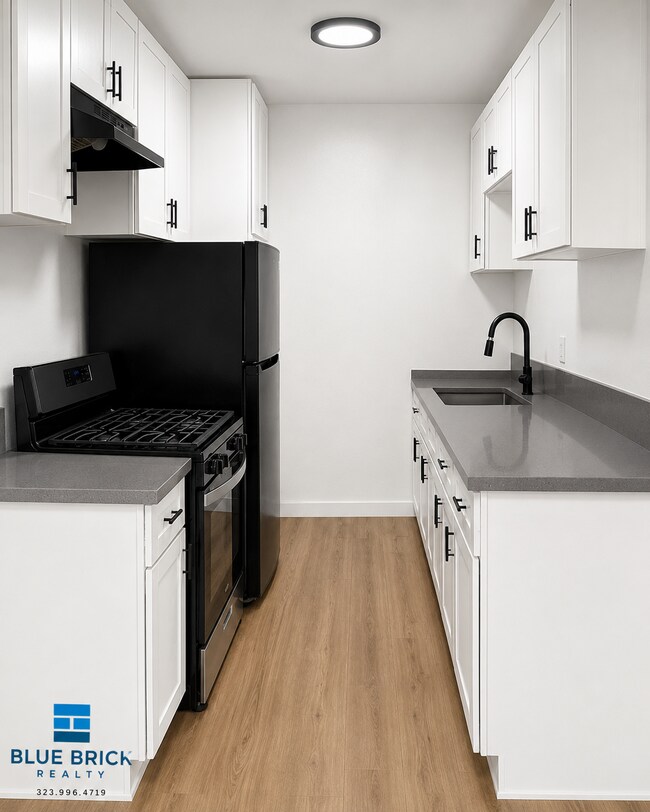Building Photo - 13238 Vanowen St