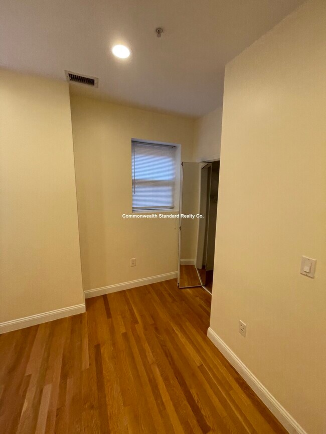 Building Photo - 1801 Beacon St