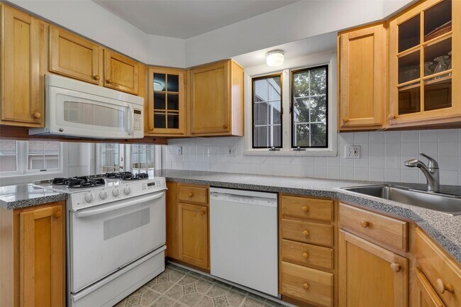 Building Photo - 640 S Sappington Rd