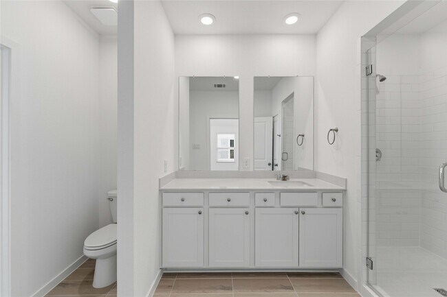 Building Photo - 2206 Via Isa Ln