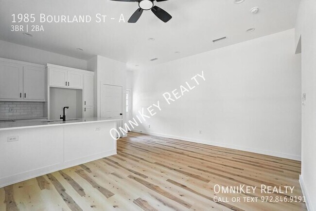 Building Photo - 1985 Bourland St