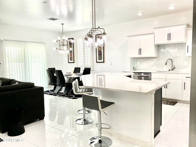 Building Photo - 8919 Eclipse St