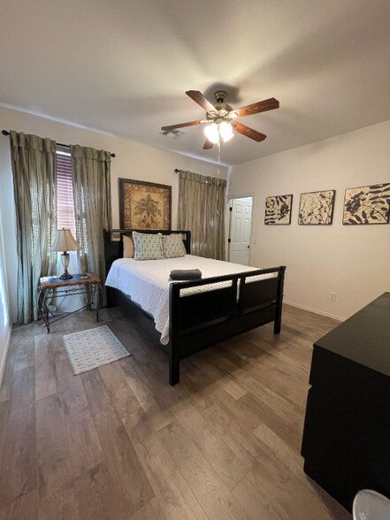 Building Photo - 9622 S 46th Ln